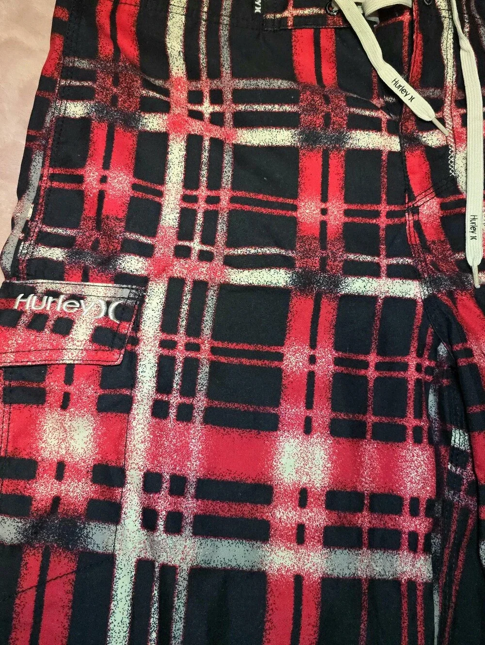 Hurley Plaid Board Shorts Mens Size 32 Red Black & White Y2K Style Trunks
